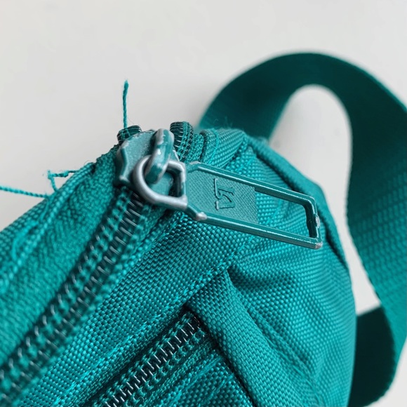 ‼️SOLD‼️ Vintage nylon sporty teal belt bag / bum bag / fanny pack - Picture 5 of 5